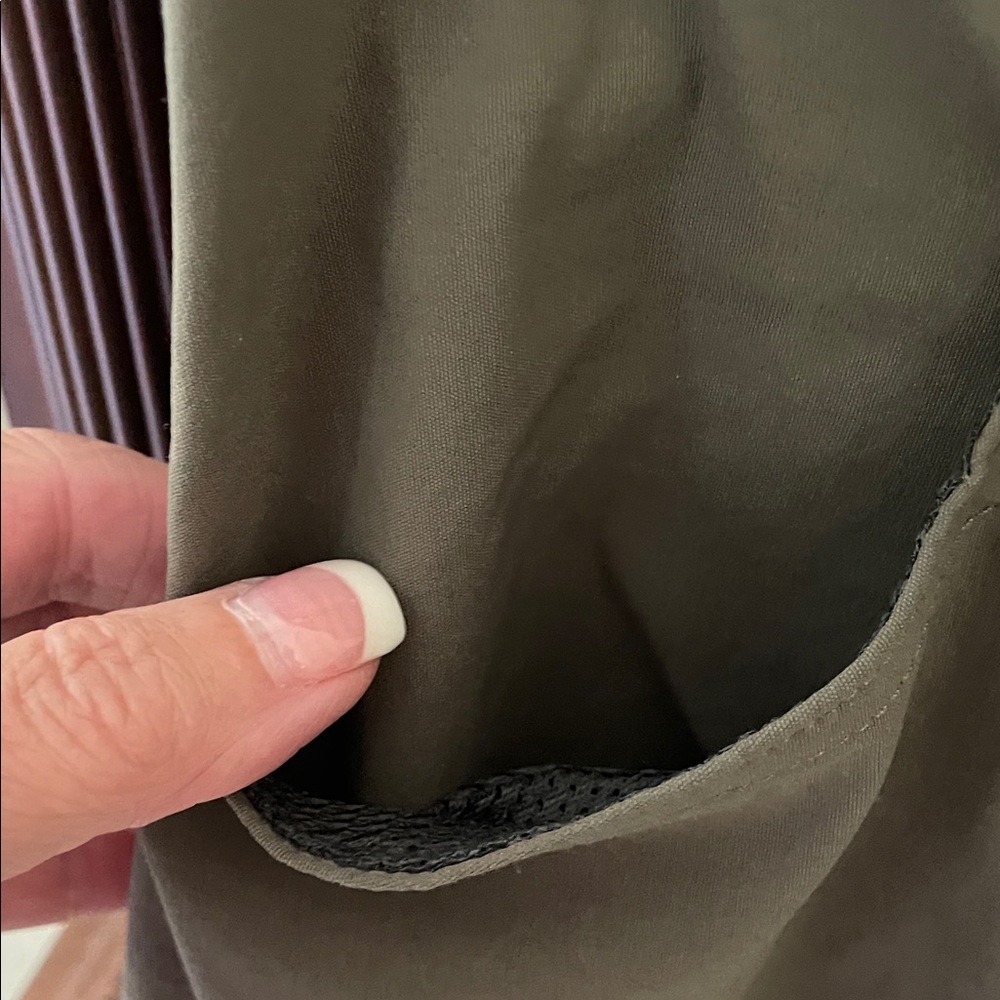 Eddie Bauer Men's Khaki pants/shorts - Picture 3 of 6